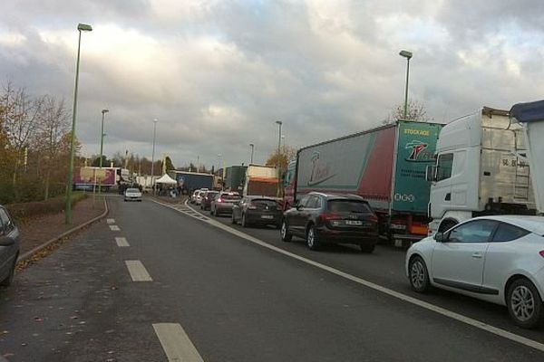 blocage par les routiers du rond-point du Zénith de Caen , Calvados, 30 novembre 2013