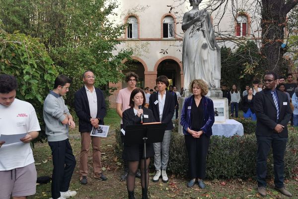 Un hommage a été rendu à Samuel Paty ce lundi matin au lycée Rascol d'Albi.