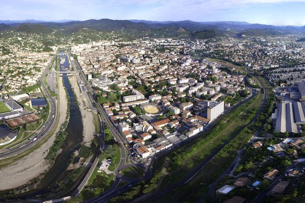 L'agglomération d'Alès en Cévennes dans le Gard - archives.