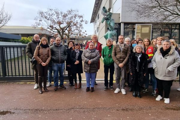 Le personnel du collège Robert Doisneau est en grève