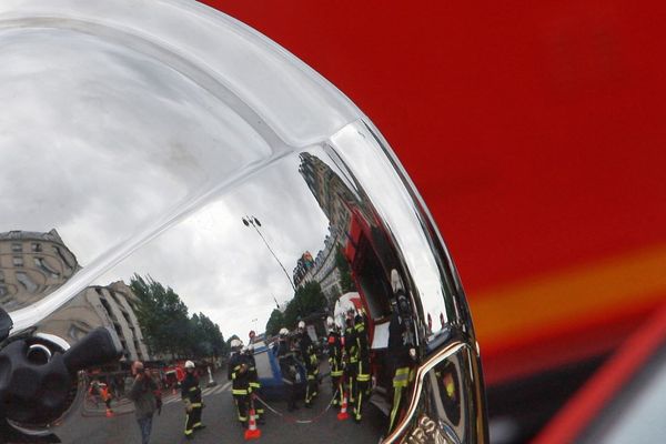 Un casque des pompiers de Paris (illustration).