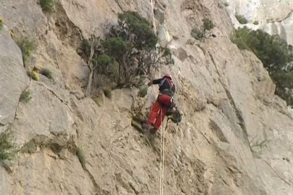 Travaux périlleux dans les Gorges de Galamus, entre l'Aude et les Pyrénées-Orientales - 29 mai 2015