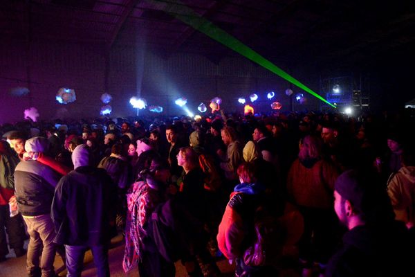 Le 31/12/2020, une rave sauvage organisée dans des hangars désaffectés à Lieuron (Ille-et-Vilaine) 