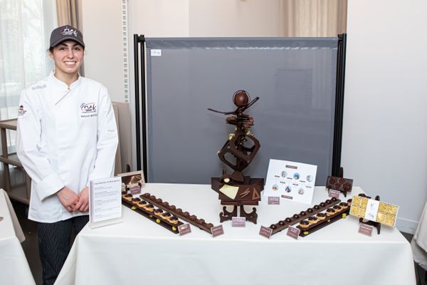 Marjorie Miette originaire de Fricourt dans la Somme a remporté le titre de meilleure apprentie de France en chocolaterie-confiserie.