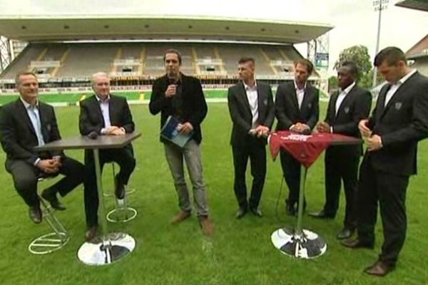 notre plateau sur la pelouse du stade Saint Symphorien