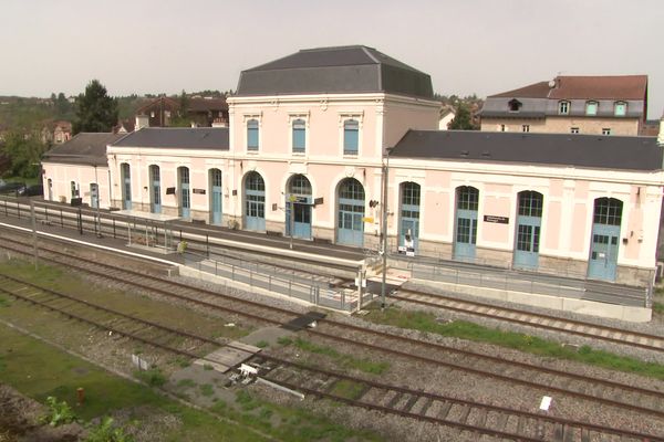 La gare de Villefranche-de-Rouergue ne retrouvera ses trains qu'après le 28 juin prochain.