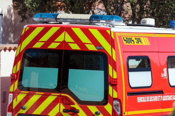 Une ambulance des sapeurs-pompiers du SDIS, dans l'Hérault. (photo d'illustration).