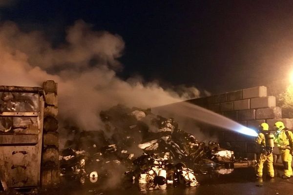 Un incendie s’est déclaré dans la nuit du lundi 10 au mardi 11 avril 2017 à Epur, une société de recyclage de déchets industriels à Digoin, en Saône-et-Loire. 