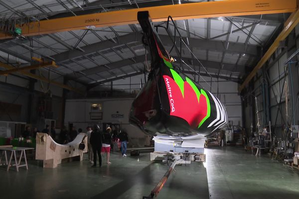 L'Imoca flambant neuf de Yannick Bestaven, sorti des chantiers CDK de Port-La-Forêt dans le Finistère.