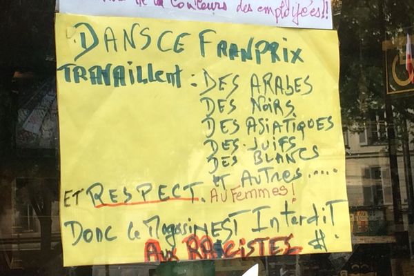 Un gérant d'un Franprix du XIXe arrondissement de Paris a affiché une pancarte interdisant les racistes dans son magasin.