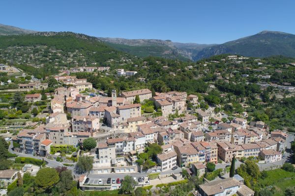 Le maire de la commune pointe plusieurs gros consommateurs en eau, qui ne respectent pas les restrictions.