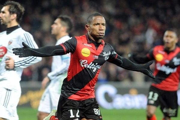 Le milieu de terrain guingampais Claudio Beauvue après un but lors du derby breton face à Lorient lors de la 22e journée de Ligue1