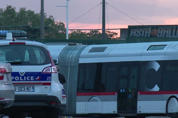 Samedi 31 août, une attaque au couteau a eu lieu près du métro Laurent Bonnevay, à deux pas de l'Astroballe. Un jeune de 19 ans a été tué, 8 personnes blessées.