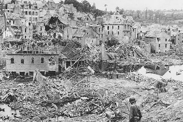 Les ruines de Saint Lô en juillet 1944