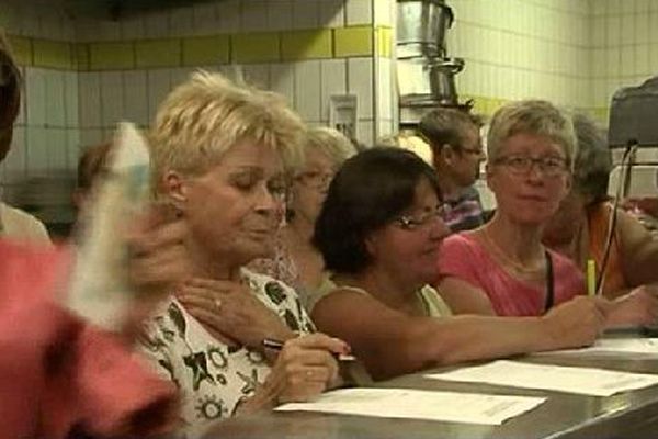 Un public attentif aux explications du Chef.