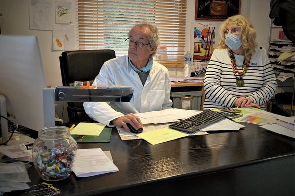 La passation a commencé cette semaine entre les deux médecins: Yves Taveau bientôt en retraite, et Christine Hochard qui vient lui succéder