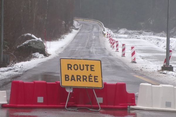 La RD530, sur la commune de Venosc (Isère), a été coupée après un éboulement mortel survenu le 20 décembre dernier.