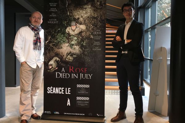 A gauche, Emmanuel Alain, co-fondateur du D-Day Experience, à droite, Orian Ziad, réalisateur de "A rose died in July"