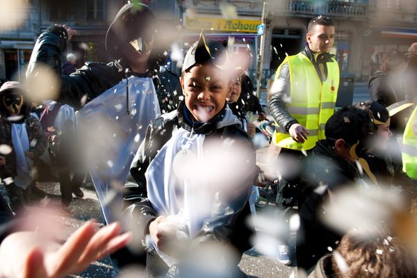 Une jolie photo du Carnaval de Battant 2013 à Besançon. Les fêtes dans les communes et certains quartiers vont maintenant se succéder.