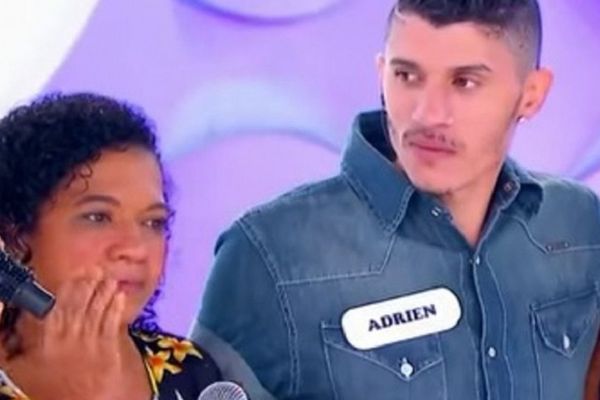 Adrien et sa mère biologique. Capture d'écran de l'émission de télévision brésilienne "Reencontro" (Retrouvailles)