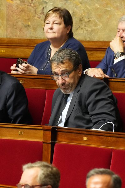 Paul-André Colombani, au côté de Michel Castellani, sur les bancs de l'Assemblée nationale.