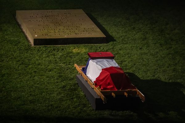 Au Mont-Valérien, à Suresnes, le cercueil du résistant a été exposé, la veille de sa panthéonisation.