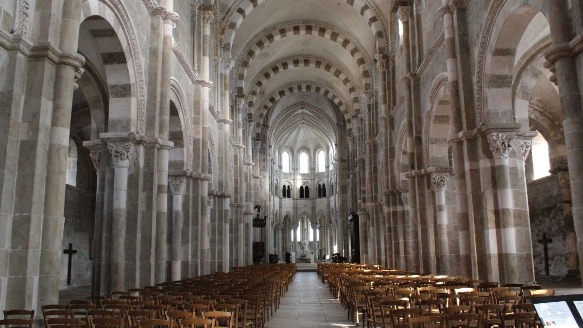 Vezelay La Magie De La Basilique Sainte Marie Madeleine Attire Les Voyageurs Depuis Des Siecles