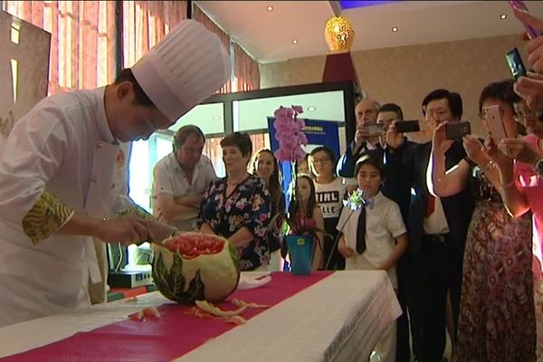 Zou Zhiping, maître cuisinier, spécialiste de sculpture alimentaire.