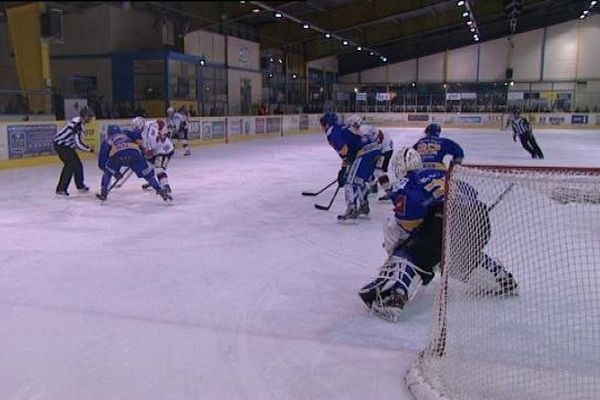 Le Ducs se sont inclinés face à Briançon à la patinoire Trimolet samedi 15 mars