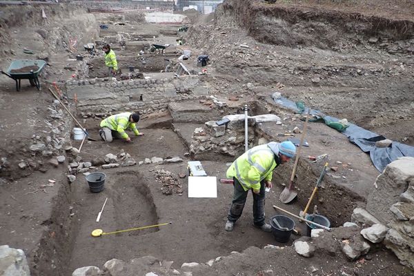 Sur le site de l'ancien Hôtel-Dieu, des fouilles archéologiques ont débuté en novembre 2020.