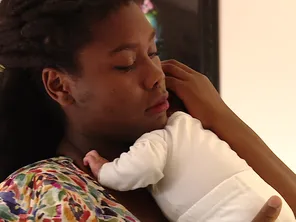 Lisa Rousseau a accouché chez elle dans son salon.