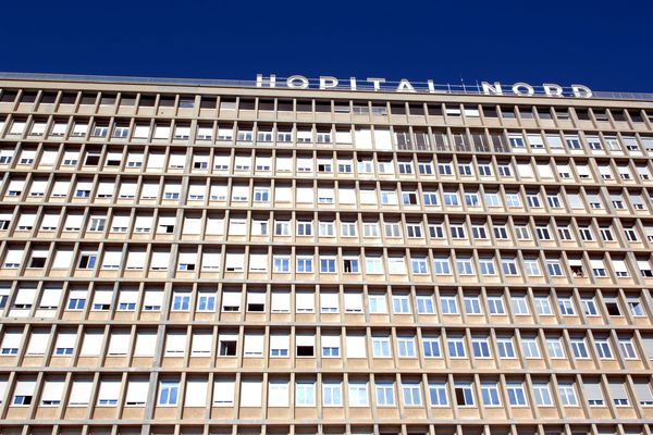 Le policier venait de prendre sa garde à l'hôpital nord quand il a été agressé.