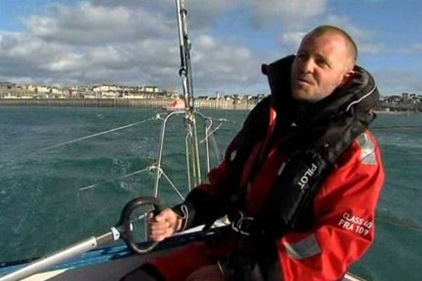 Matthieu Allouin en pleine préparation de la Jacques Vabre dans la Baie du Mont-Saint-Michel