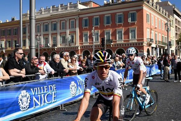 Le coureur colombien Sergio Henao Montoya, ici sur la place Masséna, est le nouveau maillot jaune.