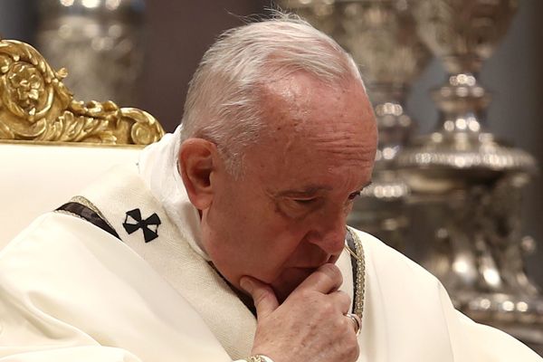 « Vous êtes la lumière du monde. Une ville située sur une montagne ne peut être cachée » Le pape a cité l'Evangile selon Saint Matthieu dans sa lettre apostolique. 