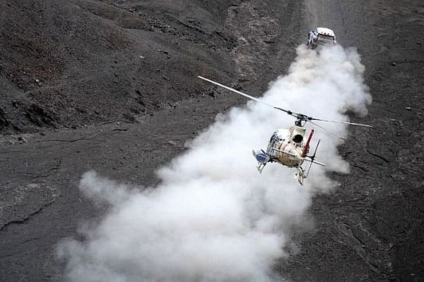 Le Franc-Comtois Stéphane Peterhansel et son co-pilote bourguignon Jean-Paul Cottret sur Mini ont remporté la 12e étape du Dakar-2014 vendredi 17 janvier 2014  