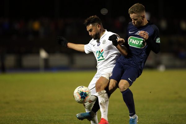 Maxime Loichot, à droite, pendant le match Montpellier-Belfort.
Le milieu de terrain a fait ses classes au FCSM avant de rejoindre l'ASM Belfort.