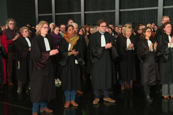 Hommage à Robert Badinter au tribunal judiciaire de Nantes.