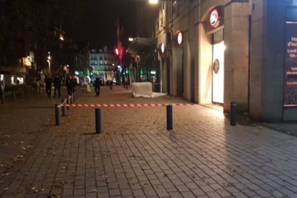 La série noire continue rue Pierre-Mauroy à Lille