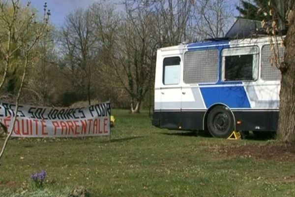 Le père de famille en conflit avec la maman