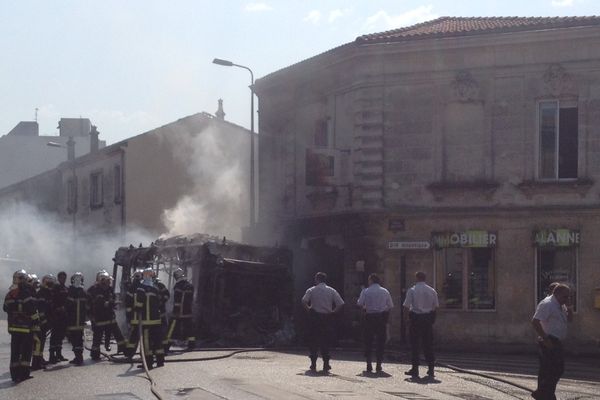 Le bus a été entièrement détruit