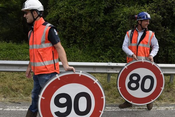 80, 90 km/h marche arrière de l'Etat.