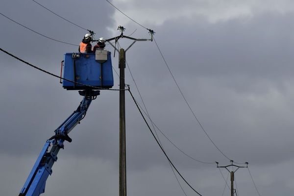 Des agents d'Enedis sur le terrain. Photo d'illustration. 