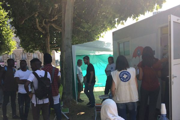 Les associations alertaient mardi sur la situation sanitaire déplorable du camp de migrants, square Daviais