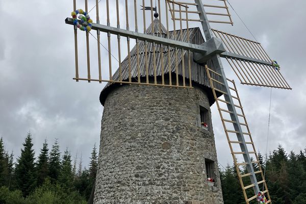 Valiergues a retrouvé sa fierté : son moulin !