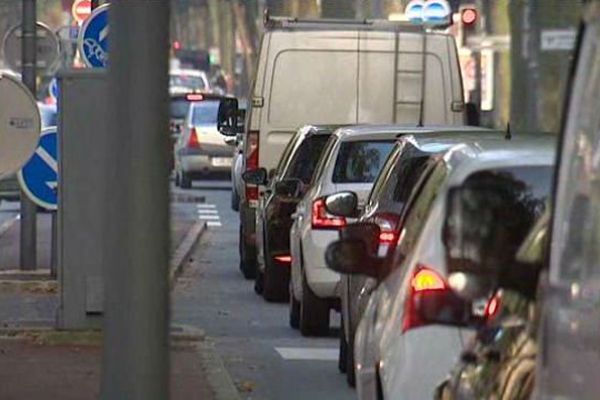 Des boulevards encombrés à Lille depuis la mise en place du nouveau plan de circulation.