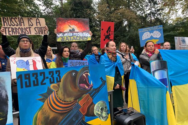 Ce jeudi 13 octobre 2022, une manifestation lancée à l'appel de l'association PromoUkraïna a rassemblé une soixantaine d'Ukrainiens en face du Conseil de l'Europe à Strasbourg.