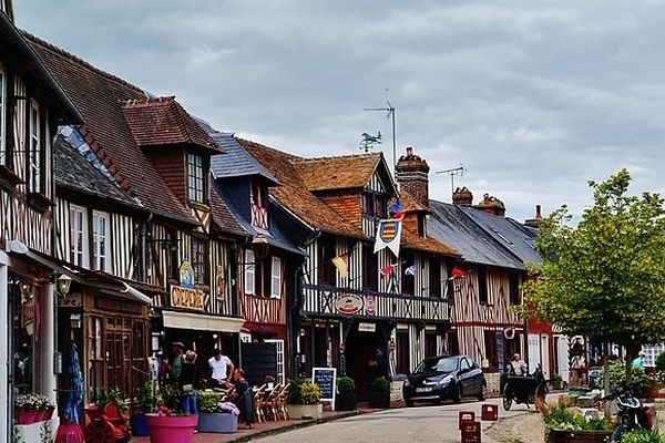 Ciel changeant sur la Normandie, entre nuages et soleil, risque d'ondées en matinée