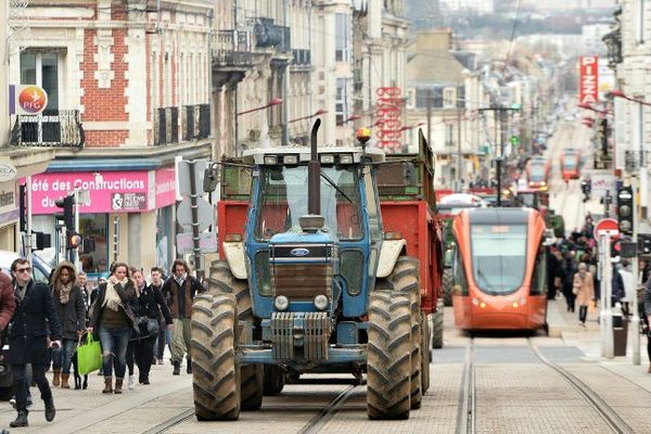 Les agriculteurs ont investi le centre-ville du Mans le 27 janvier 2016