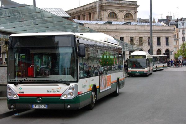 Des usagers se plaignent de l'usage du portable au volant par les chauffeurs de bus de la métropole lilloise.